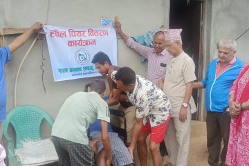 अपांगता भएका बलबहादुर श्रेष्ठलाई मानव कल्याण समाजद्वारा ह्वीलचियर सहयोग