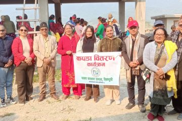 मानव कल्याण समाज सिन्धुलीद्वारा कुण्ड गाउँका १०० विपन्नलाई कपडा तथा जुत्ता वितरण